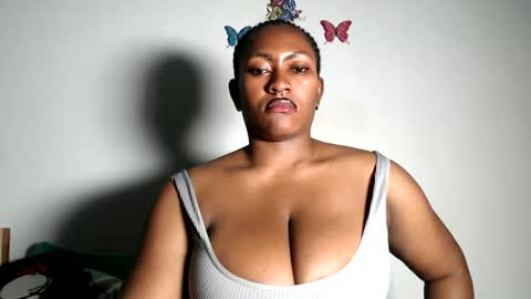 Snapshot of lick_my_pussyyy226651 chatting on February 6, 5:12 am caira online show from February 6, 5:12 am