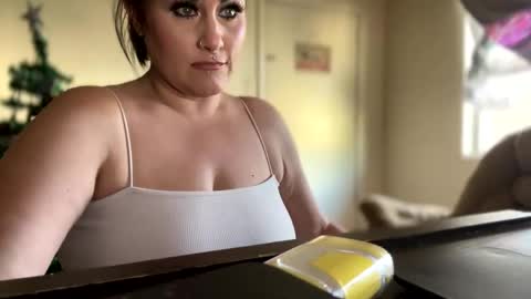 Snapshot of lickmelolliee chatting on December 18, 8:36 pm AllieAustyn online show from December 18, 8:36 pm