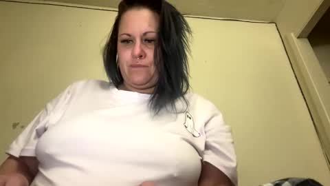 Snapshot of lickmelolliee chatting on January 8, 5:59 am AllieAustyn online show from January 8, 5:59 am
