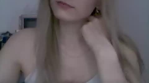 liebe143 online show from December 5, 7:49 am