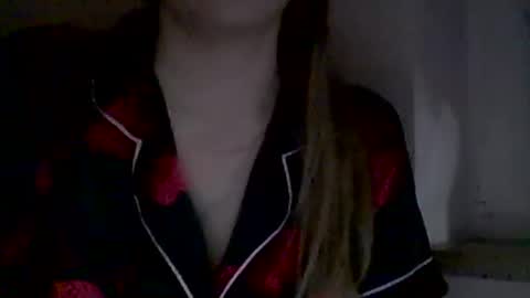 liebe143 online show from December 10, 8:38 pm
