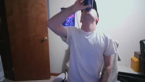 Snapshot of lieutenant85 chatting on April 3, 11:14 pm LT85 online show from April 3, 11:14 pm