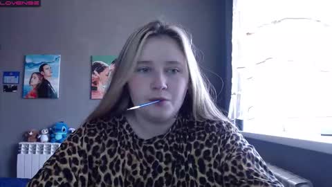 light_lunaa online show from September 18, 6:59 am