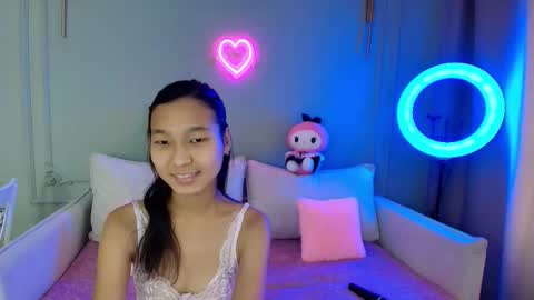 Snapshot of lihnpham chatting on December 4, 3:27 am Lihn Pham online show from December 4, 3:27 am