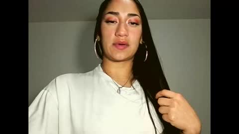 Snapshot of liia__strong chatting on October 4, 11:30 am LIIA online show from October 4, 11:30 am
