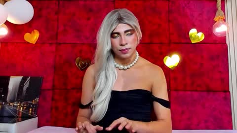 liiacollins online show from December 18, 10:49 pm