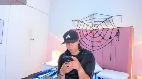 liiam_smith_ online show from October 28, 12:52 pm