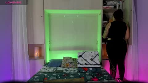 Snapshot of liiavega chatting on September 29, 11:37 am online show from September 29, 11:37 am