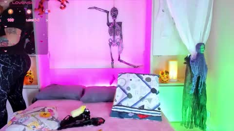 Snapshot of liiavega chatting on October 14, 11:55 am online show from October 14, 11:55 am