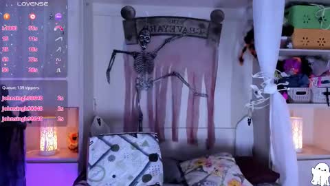 Snapshot of liiavega chatting on October 23, 11:42 am online show from October 23, 11:42 am