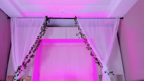         online show from November 27, 11:45 am