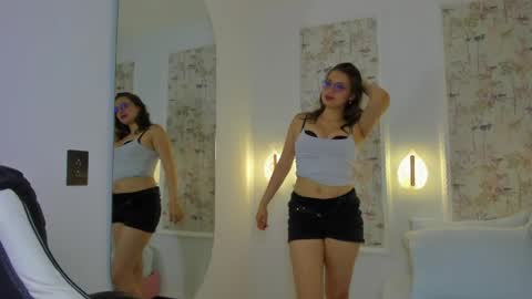 L I I L I I E online show from April 20, 6:53 pm