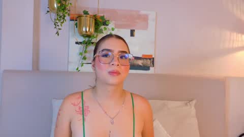 liilylopez online show from June 5, 12:00 pm