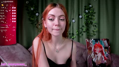 Snapshot of lika_moon chatting on February 8, 5:08 am Lika online show from February 8, 5:08 am