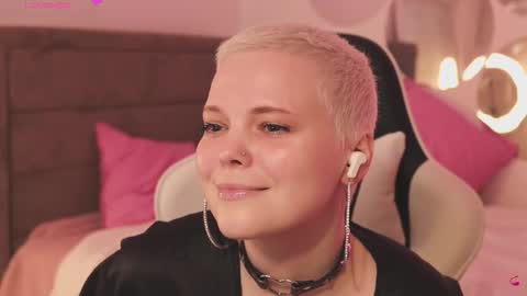 likaaberry online show from February 4, 2:23 pm