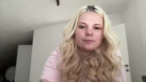 Snapshot of likaaberry chatting on June 22, 10:45 am likaaberry online show from June 22, 10:45 am