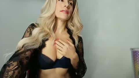 Mia                   Onlyfans link -  online show from December 15, 4:29 am