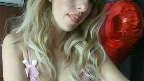Mia                   Onlyfans link -  online show from February 18, 6:59 am