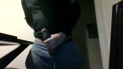 Snapshot of likeitorleaveit008 chatting on April 4, 1:37 am likeitorleaveit008 online show from April 4, 1:37 am