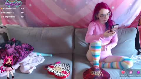 LikeMyAshe online show from February 19, 8:10 pm