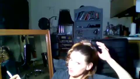 likerightnow online show from February 18, 6:09 am