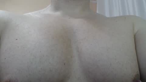 Snapshot of likwidator84 chatting on March 25, 12:44 pm Maximus online show from March 25, 12:44 pm