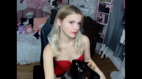 Snapshot of lil__bunny2005 chatting on December 2, 9:06 pm Lil Bunny online show from December 2, 9:06 pm