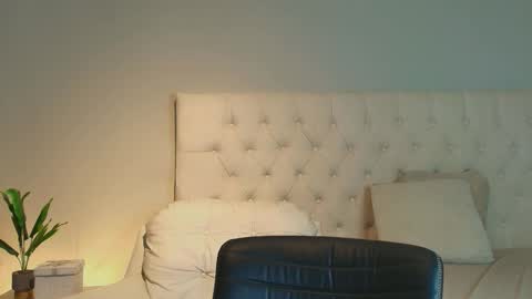 lil online show from February 5, 7:18 pm