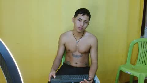 lil_condor_baby online show from December 23, 6:55 am