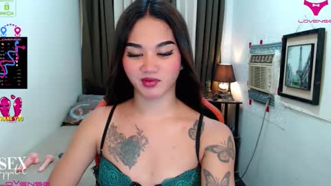 Snapshot of lil_fantacy chatting on November 6, 5:19 am LILY online show from November 6, 5:19 am