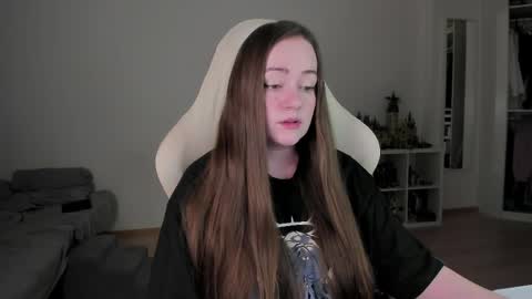 Snapshot of lil_happiness chatting on April 8, 6:08 pm for free registration 3 online show from April 8, 6:08 pm