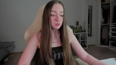 Snapshot of lil_happiness chatting on April 12, 8:47 pm for free registration 3 online show from April 12, 8:47 pm