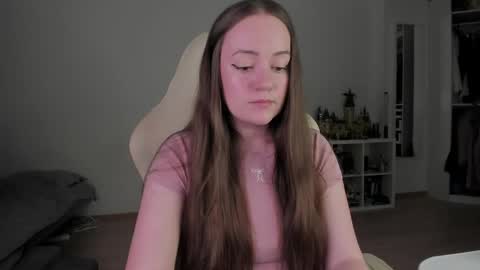 Snapshot of lil_happiness chatting on April 17, 8:01 pm for free registration 3 online show from April 17, 8:01 pm