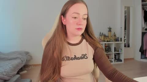 Snapshot of lil_happiness chatting on April 18, 1:15 pm for free registration 3 online show from April 18, 1:15 pm