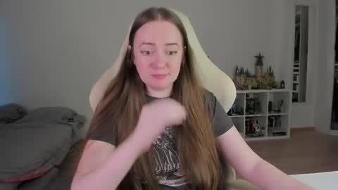 Snapshot of lil_happiness chatting on May 23, 6:34 pm for free registration 3 online show from May 23, 6:34 pm