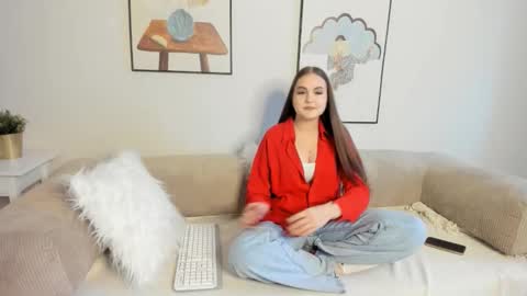 Snapshot of lil_honey_bunny chatting on October 2, 2:40 am Emma online show from October 2, 2:40 am