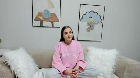 Emma online show from October 5, 6:45 am