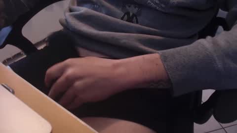 Snapshot of lil_j_ chatting on October 6, 1:08 pm lil_j_ online show from October 6, 1:08 pm
