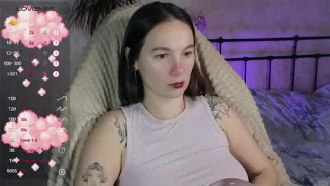 Snapshot of lil_luna_x chatting on April 18, 7:07 pm little moon online show from April 18, 7:07 pm