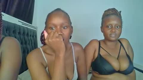 lil_meg online show from April 3, 2:04 pm