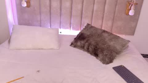 Snapshot of lil_moon1 chatting on March 19, 12:20 pm bri online show from March 19, 12:20 pm