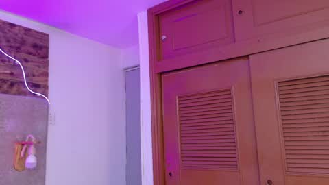 Snapshot of lil_moon1 chatting on April 1, 1:41 pm bri online show from April 1, 1:41 pm