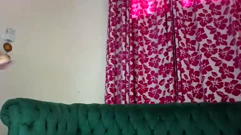 Snapshot of lil_paula chatting on January 6, 10:24 am serenity online show from January 6, 10:24 am