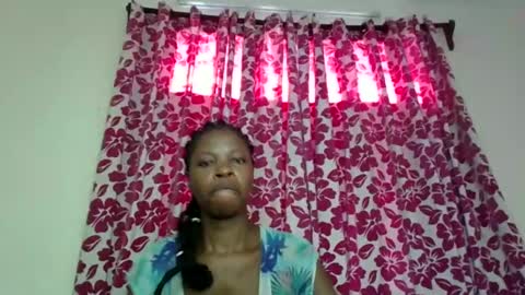Snapshot of lil_paula chatting on February 13, 1:26 pm serenity online show from February 13, 1:26 pm