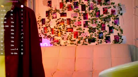 Snapshot of lil_raysss chatting on February 11, 7:54 am lil_raysss online show from February 11, 7:54 am