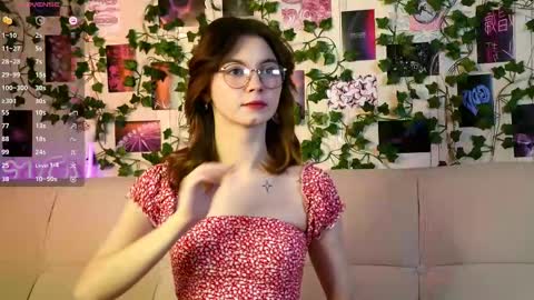 Snapshot of lil_raysss chatting on February 13, 4:43 am lil_raysss online show from February 13, 4:43 am