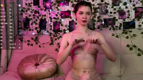 Snapshot of lil_raysss chatting on February 25, 8:36 am lil_raysss online show from February 25, 8:36 am
