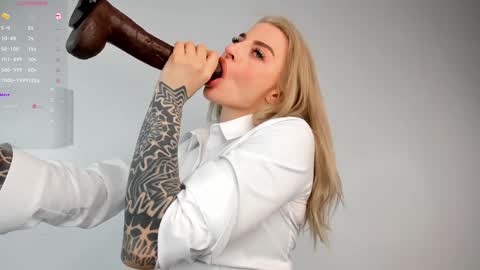 Snapshot of lil_shouty_bitch chatting on March 14, 4:23 pm Chasey online show from March 14, 4:23 pm