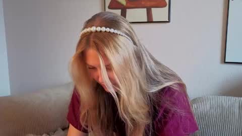Emma online show from May 6, 7:02 am