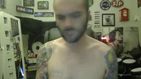 Snapshot of lil_tea_break_6996 chatting on February 15, 8:33 am t online show from February 15, 8:33 am